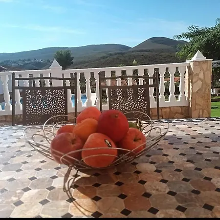 Con Piscina, Barbacoa Y Jacuzzi En Valencia